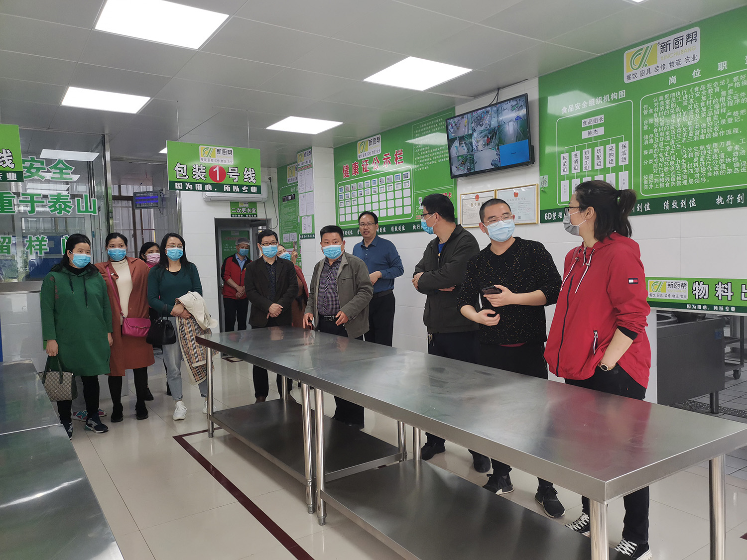 潢川县第三中学校方领导参观新厨帮智能中央厨房